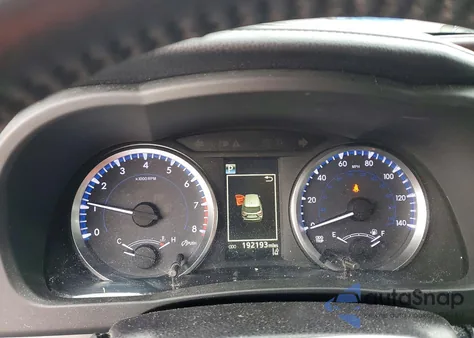 2018 Toyota Highlander Le z USA, uszkodzony, nr VIN 5TDZZRFH2JS286477